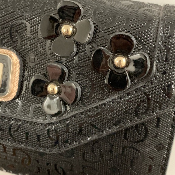 PRETTY GUESS RARE PURSE ❣️ - Picture 3 of 5